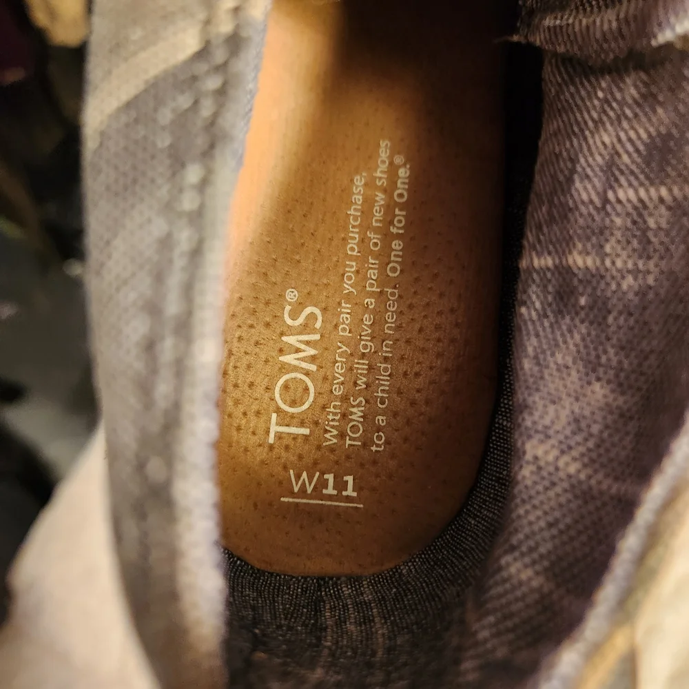 Toms step out